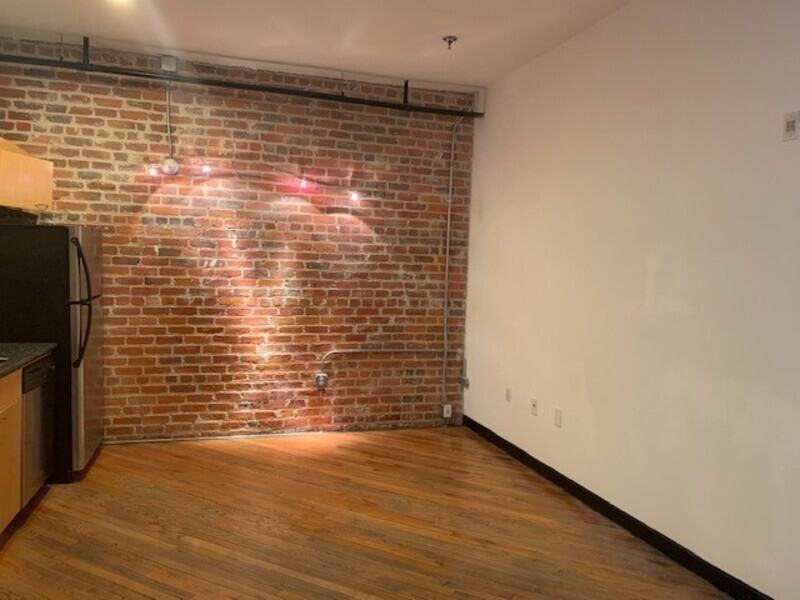1318 W Broad St #404 - Photo 5 of 7