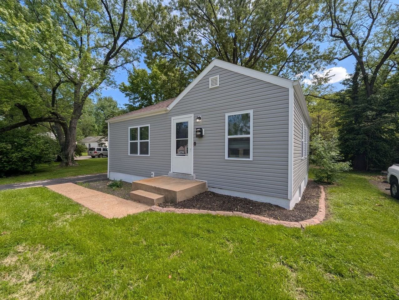 8000 Aline Ave - Photo 2 of 31