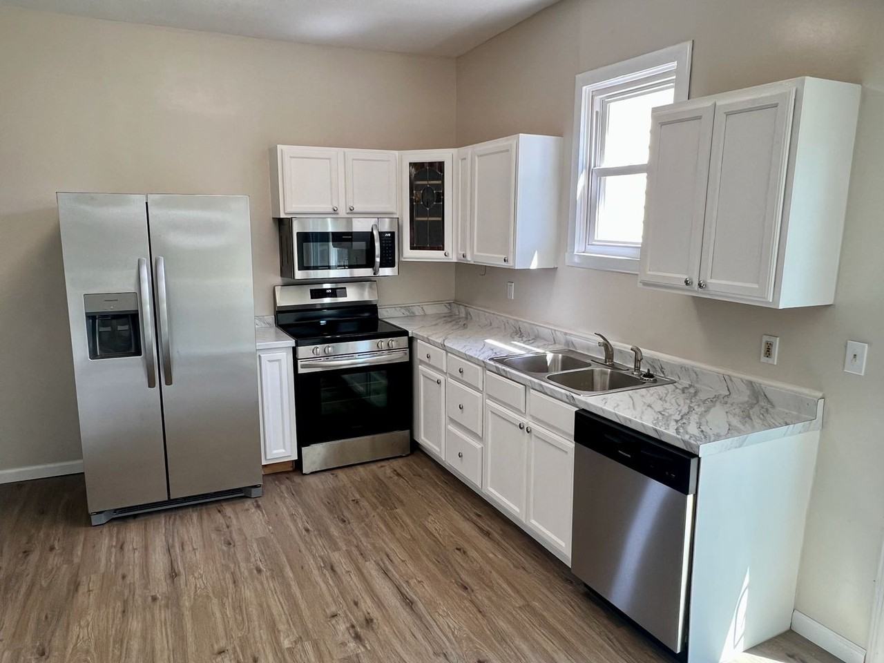 3001 Marshall Ave - Photo 2 of 15