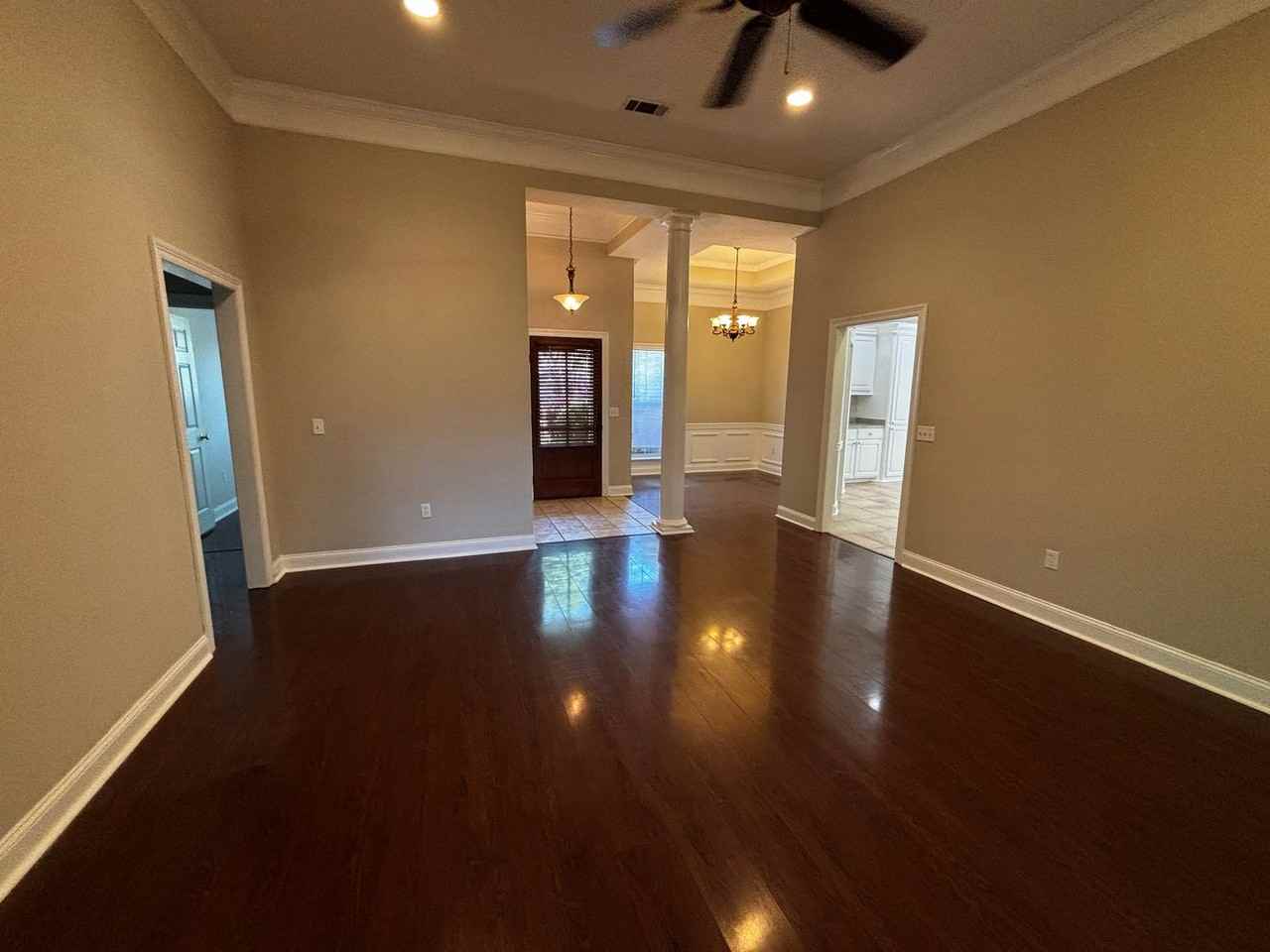 410 Abbey Woods - Photo 3 of 16