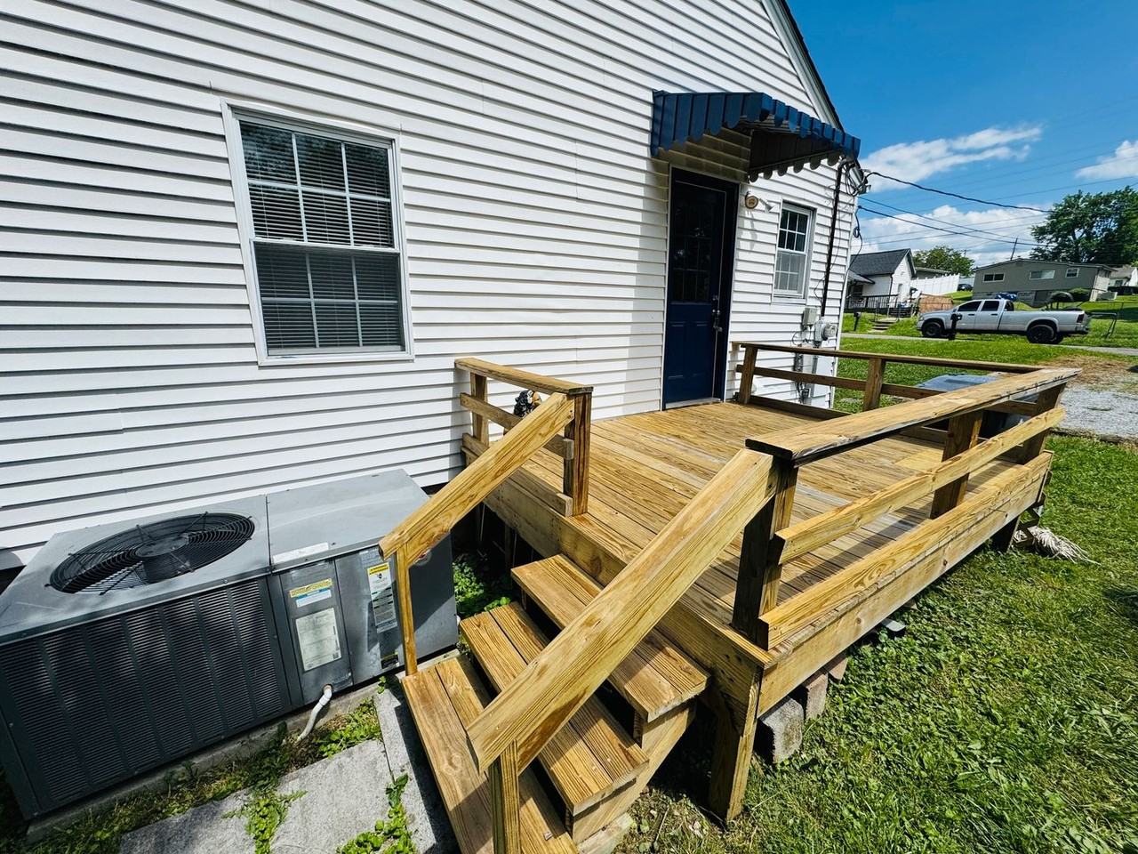 2323 Adair Ave - Photo 3 of 9