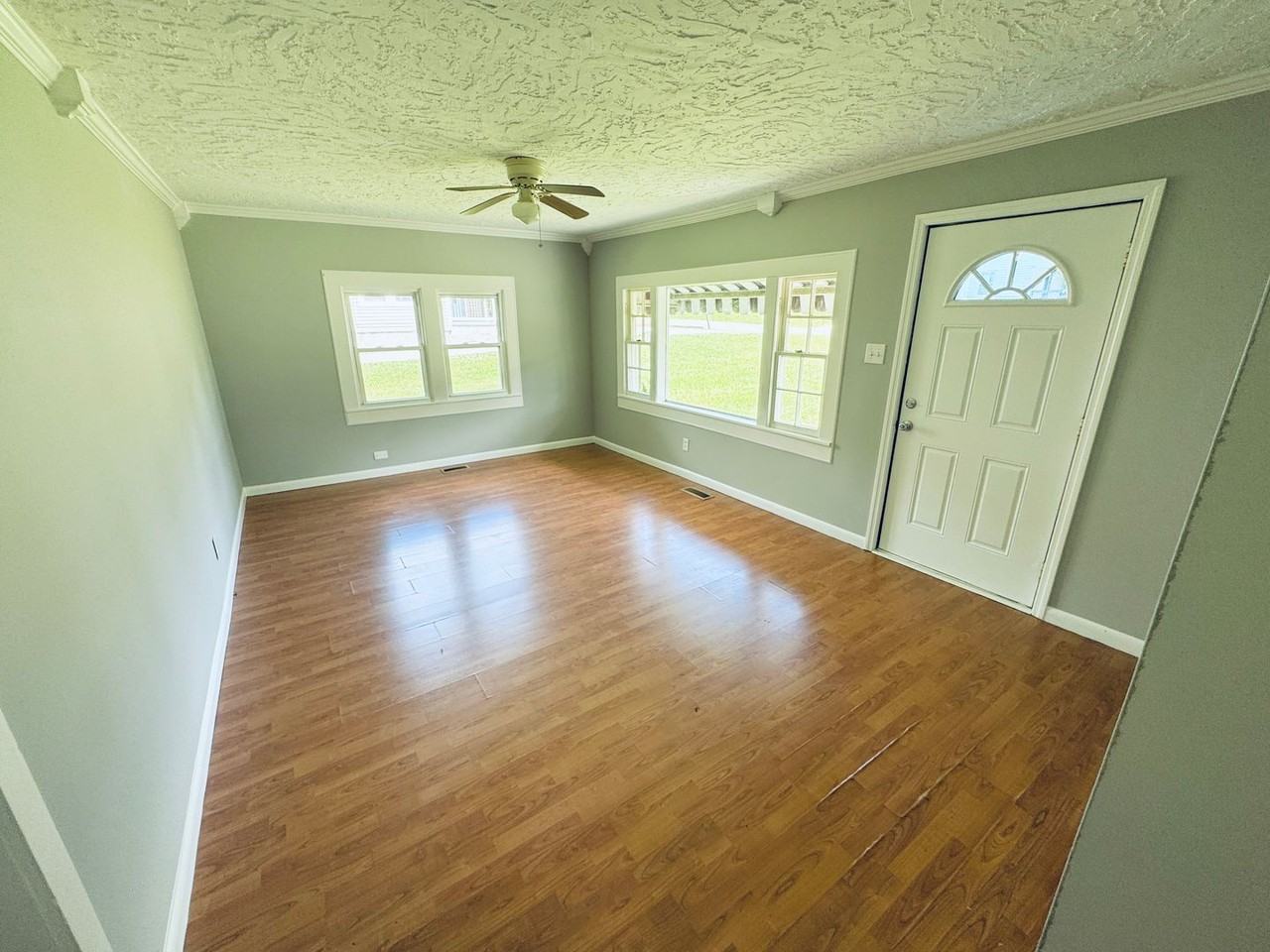 2323 Adair Ave - Photo 4 of 9