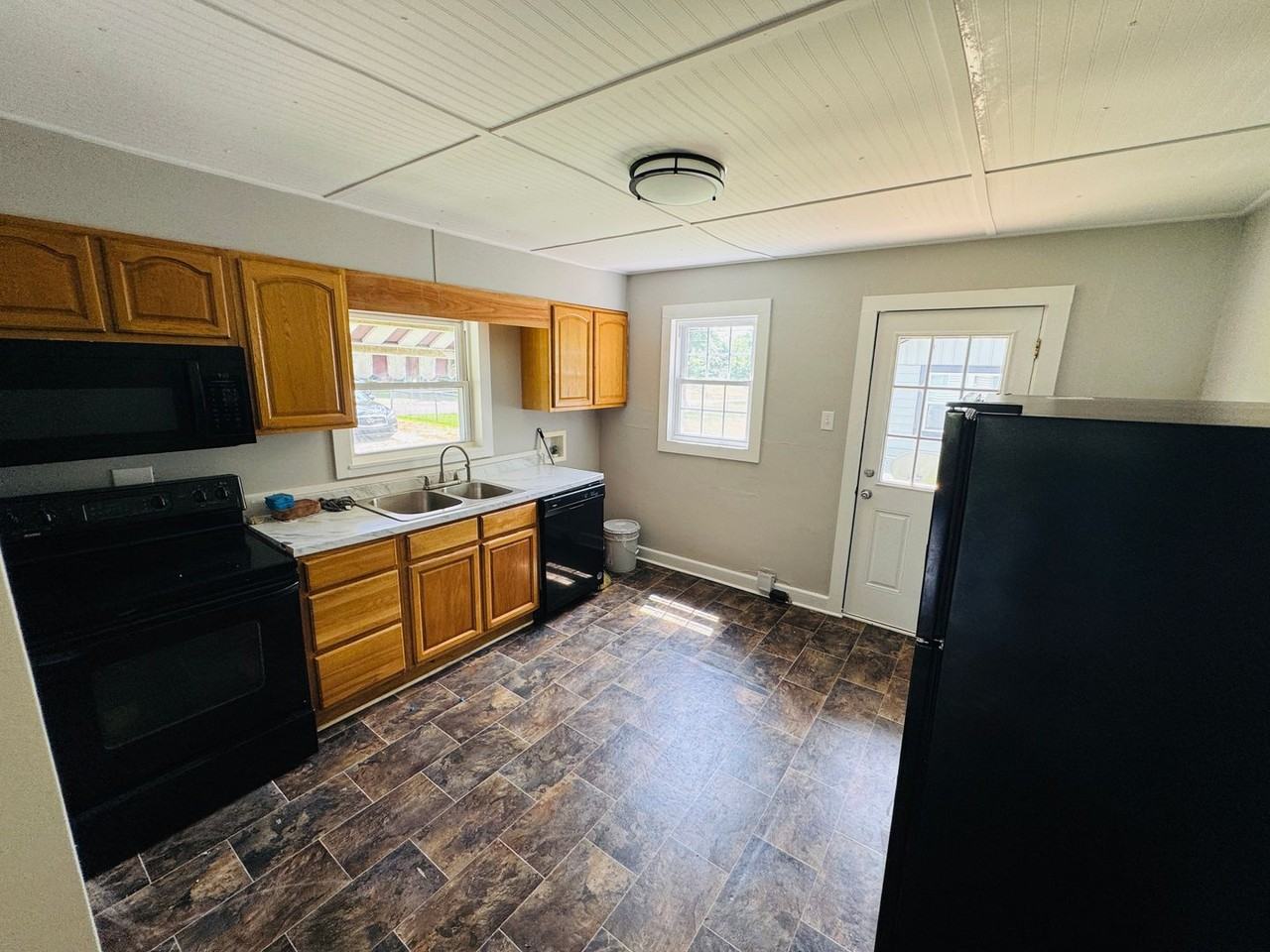 2323 Adair Ave - Photo 5 of 9