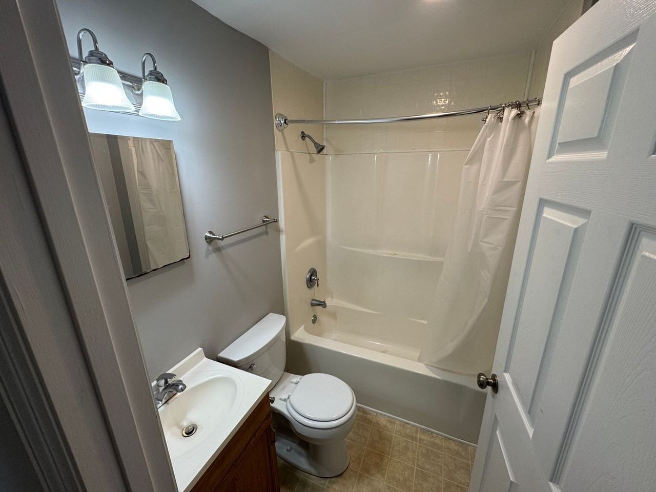 2323 Adair Ave - Photo 6 of 9