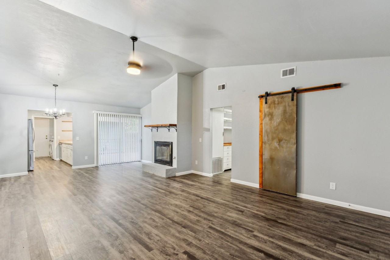 2721 Indian Creek Blvd - Photo 4 of 14