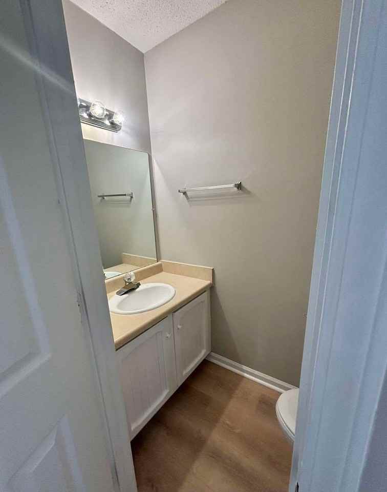 1717 Huntwood St - Photo 3 of 16