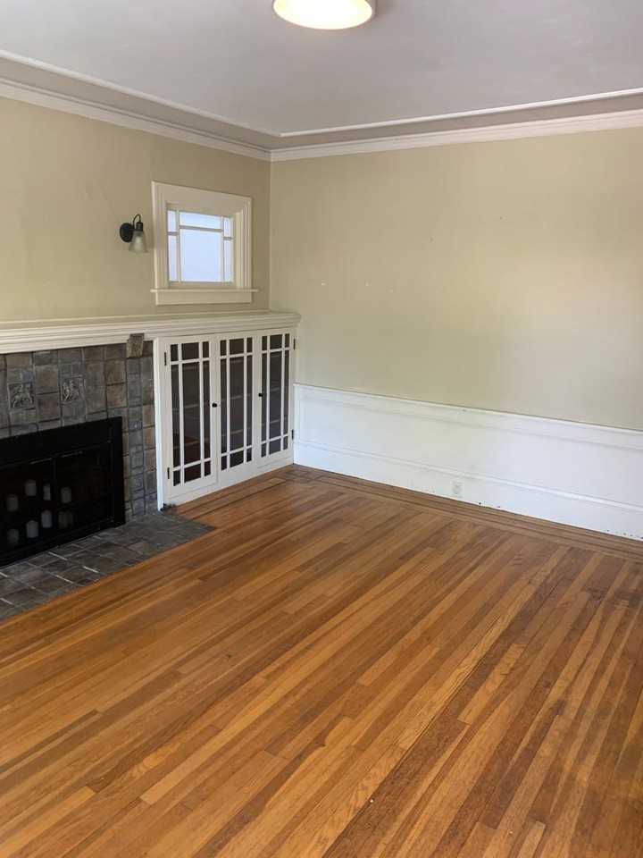 1206 Powell St - Photo 3 of 15