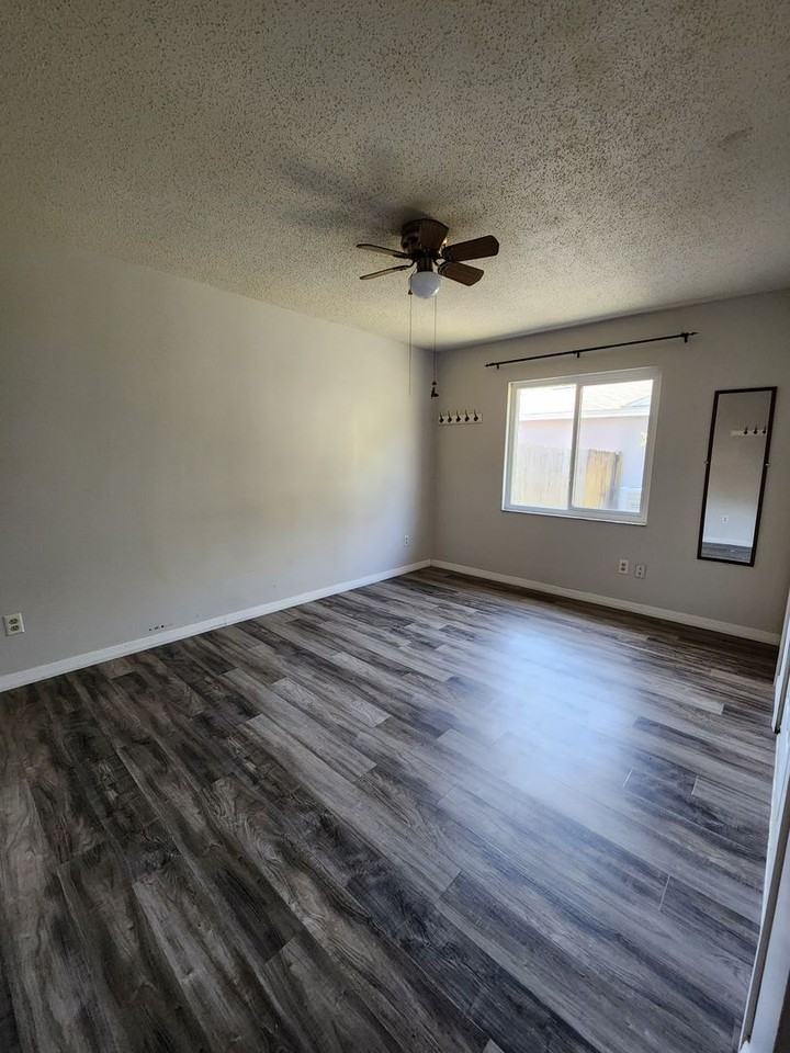 221 Loch Low Dr - Photo 5 of 19