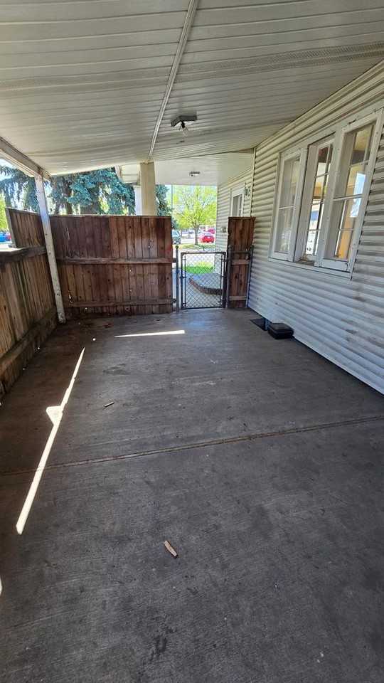 1647 E Wellesley Ave - Photo 2 of 2