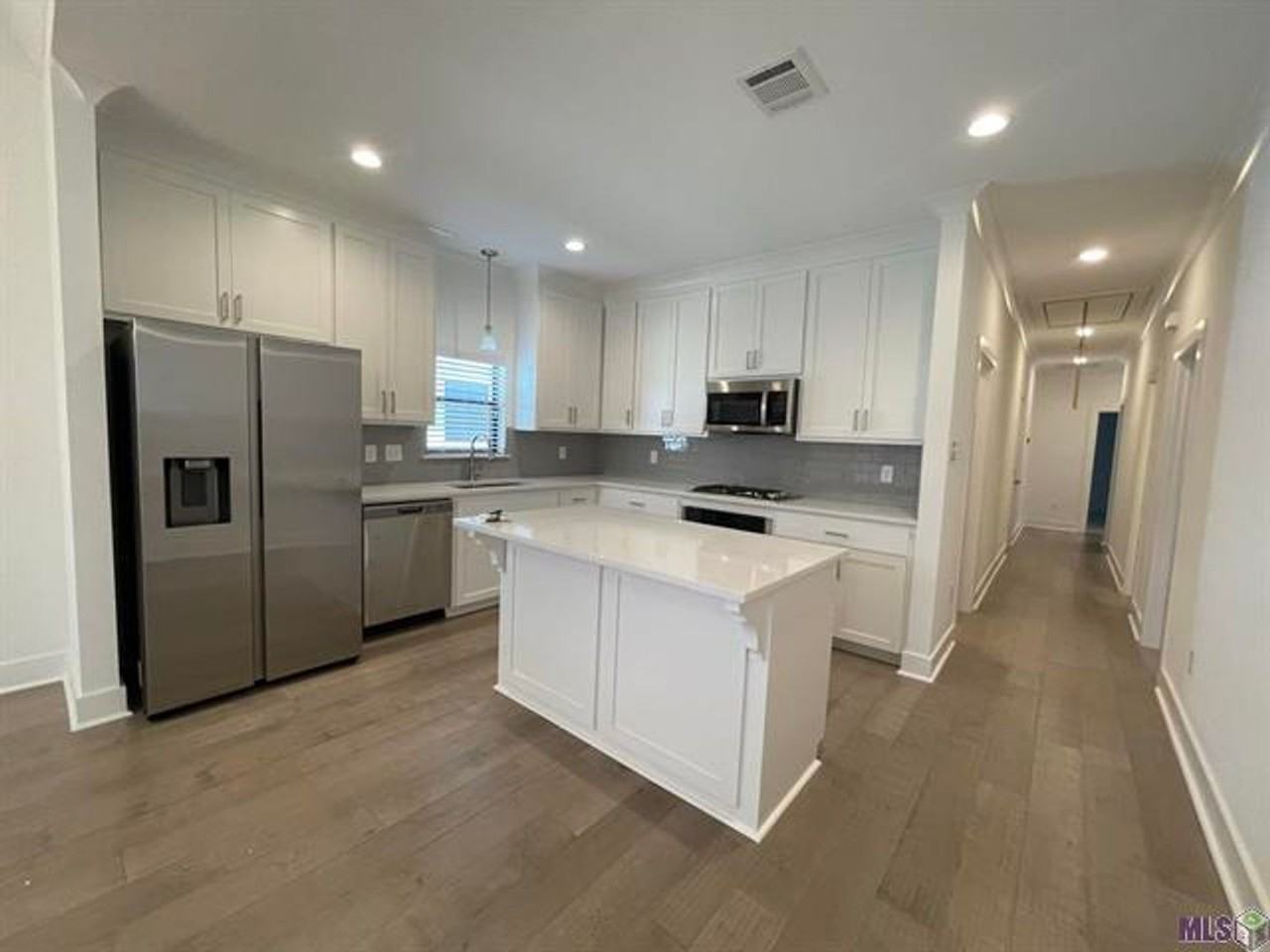 9905 Stonewater Dr - Photo 4 of 16