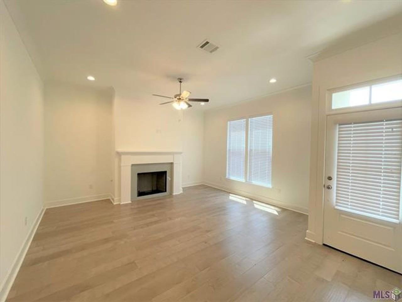 9905 Stonewater Dr - Photo 6 of 16