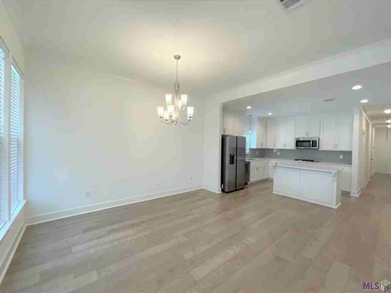 9905 Stonewater Dr - Photo 7 of 16