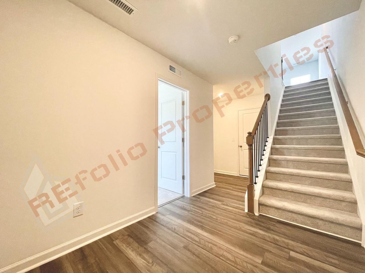 607 Cassa Clubhouse Way - Photo 2 of 37