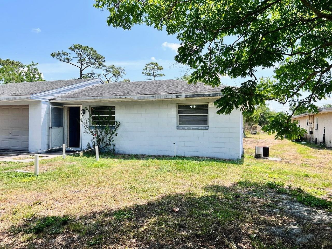 1911 Park Manor Dr - Photo 2 of 3