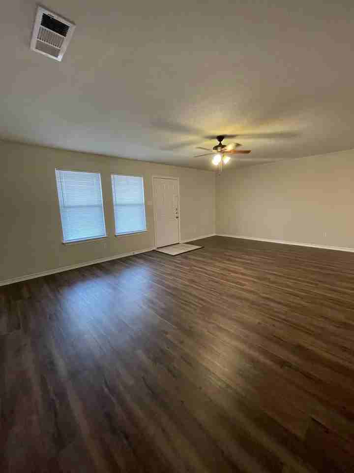 319 Kathy Ln - Photo 3 of 8