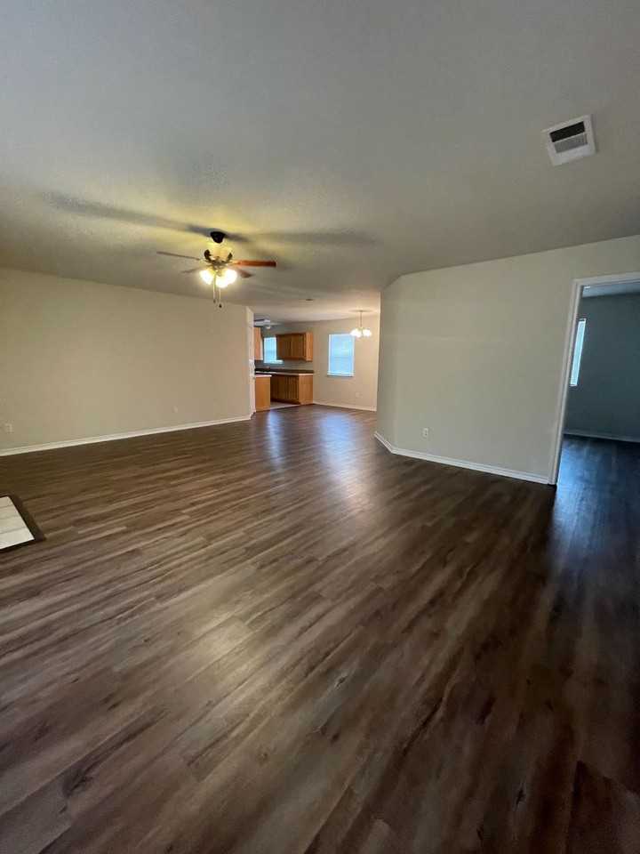 319 Kathy Ln - Photo 2 of 8