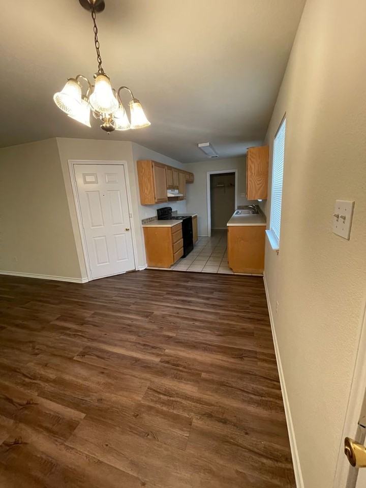 319 Kathy Ln - Photo 4 of 8