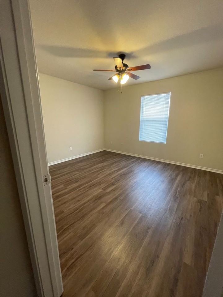 319 Kathy Ln - Photo 7 of 8