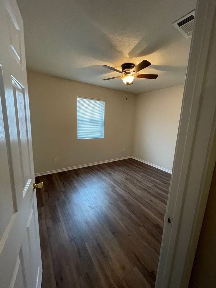 319 Kathy Ln - Photo 6 of 8