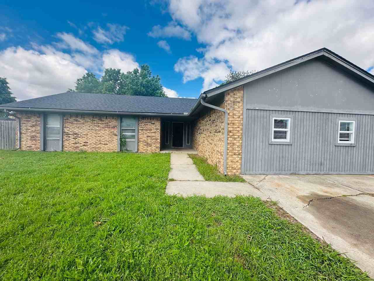 11701 N Lee Ave - Photo 3 of 35