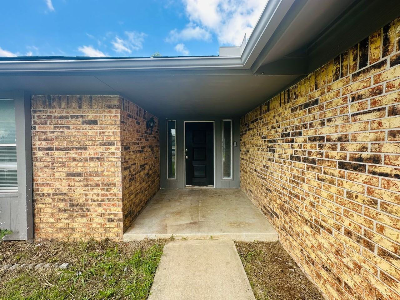 11701 N Lee Ave - Photo 4 of 35