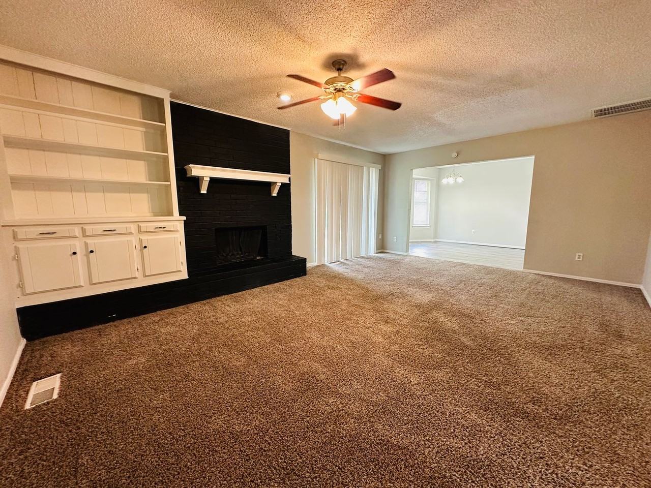 11701 N Lee Ave - Photo 6 of 35