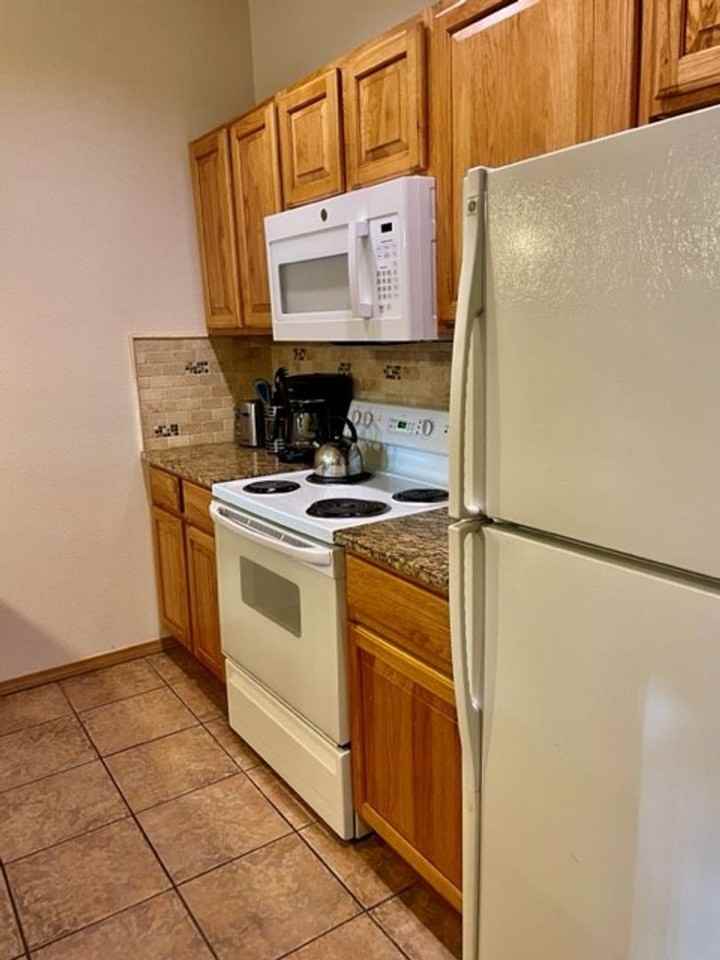 700 Lakepoint Dr - Photo 4 of 23