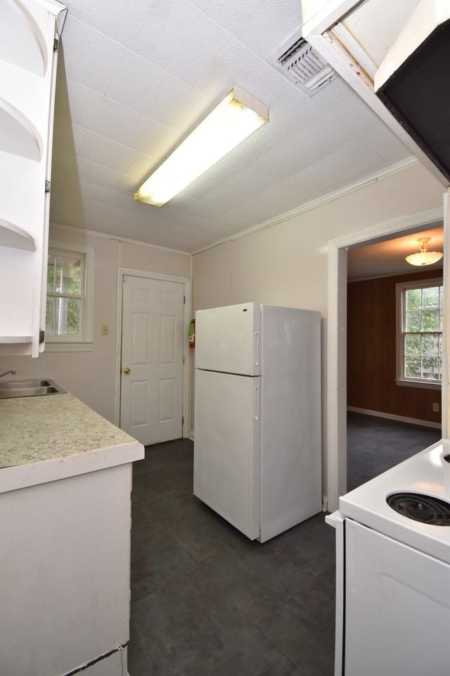 123 Calvin Ave - Photo 6 of 13