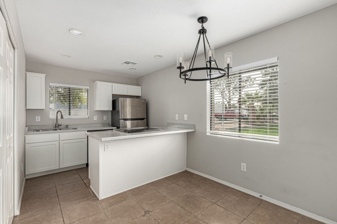 286 W Palomino Dr #101 - Photo 6 of 23