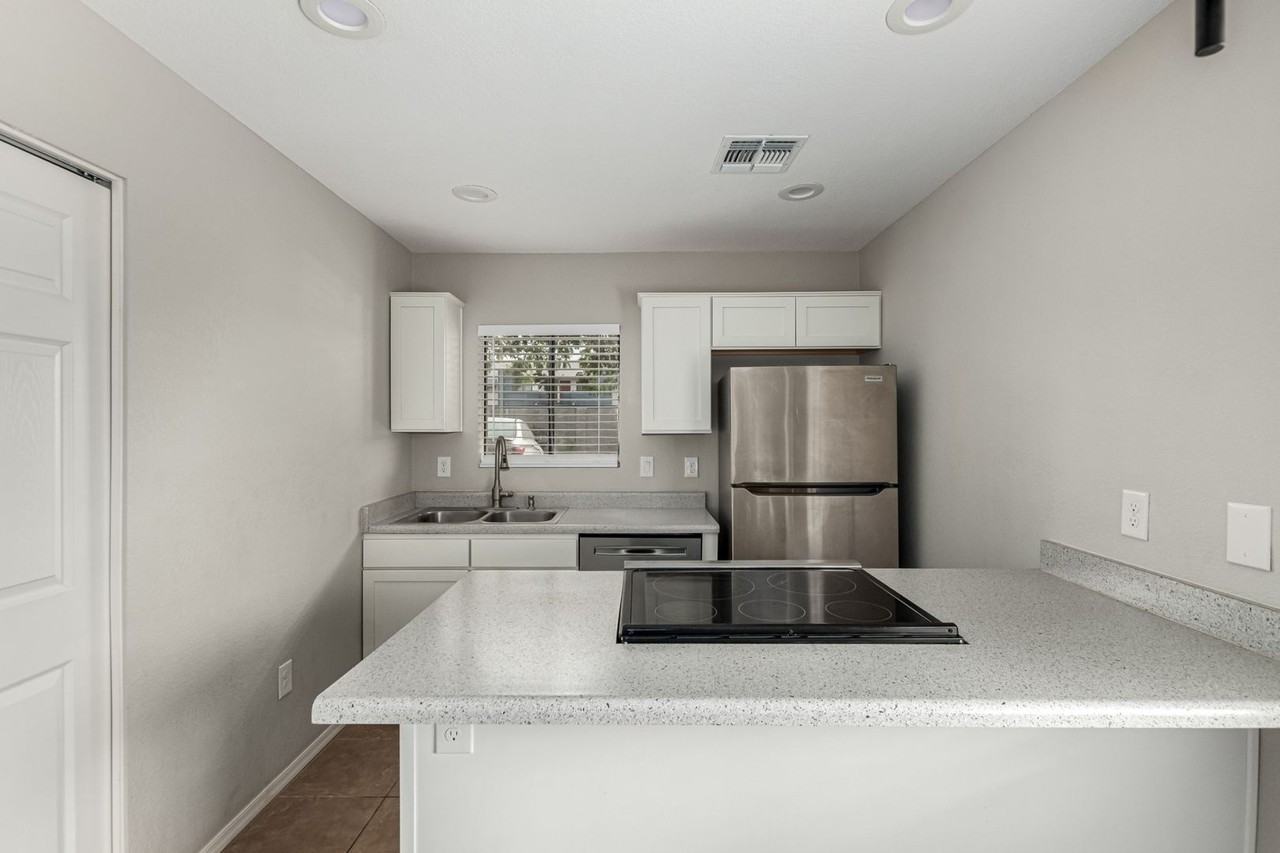 286 W Palomino Dr #101 - Photo 7 of 23