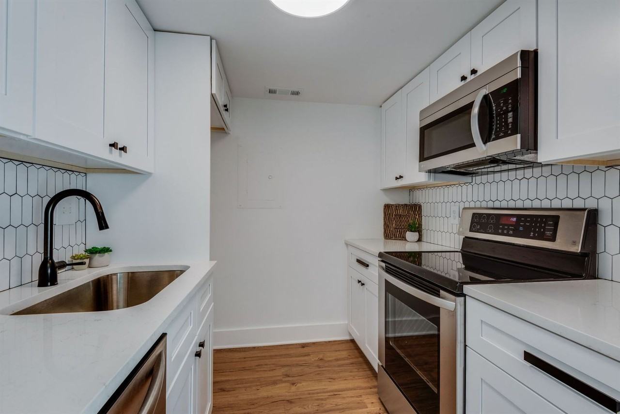 1906 Granville Rd - Photo 6 of 17