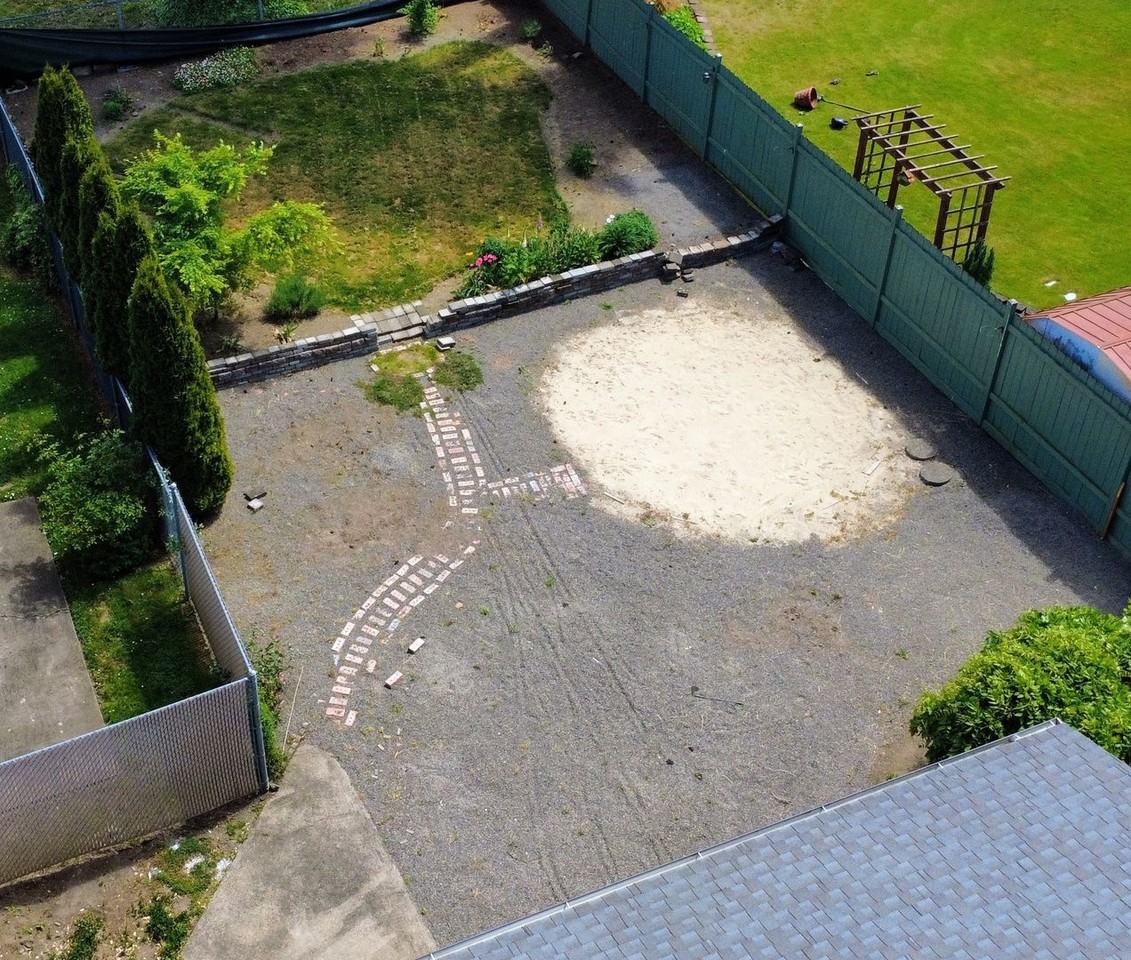 1295 President St - Photo 3 of 20