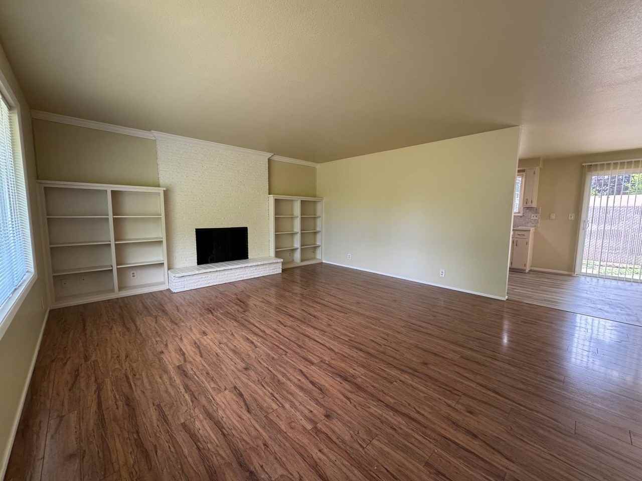 1295 President St - Photo 4 of 20