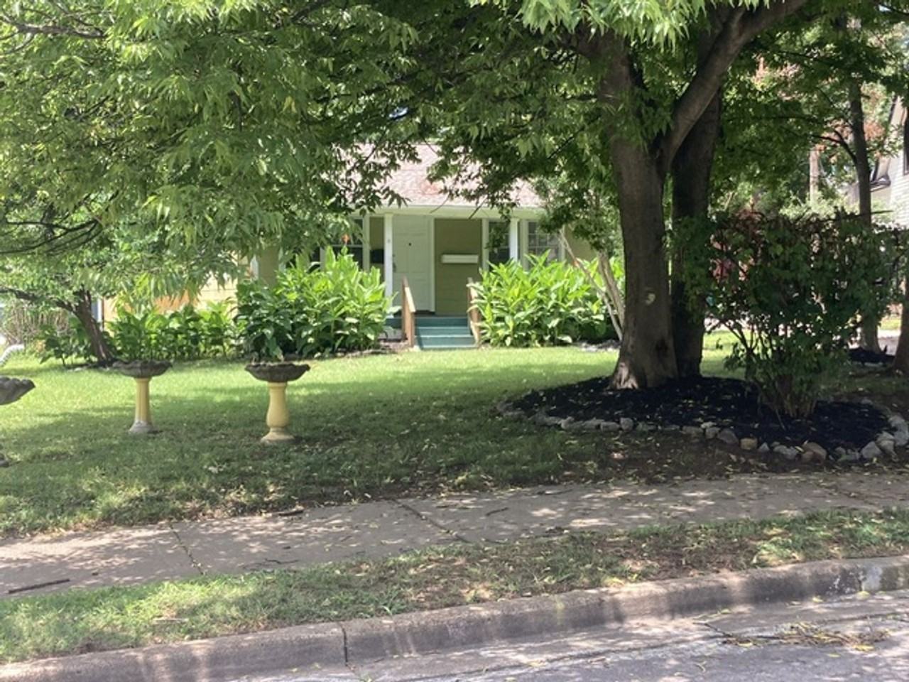 2005 White Ave - Photo 2 of 14