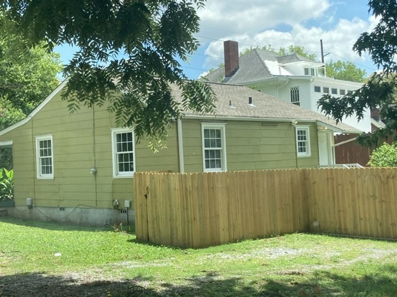 2005 White Ave - Photo 3 of 14