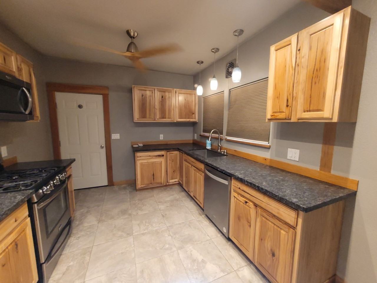 1001 Lozier Ln - Photo 2 of 14