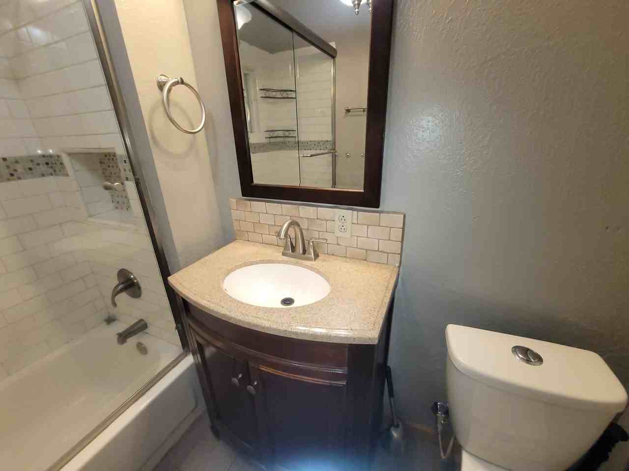 1001 Lozier Ln - Photo 3 of 14