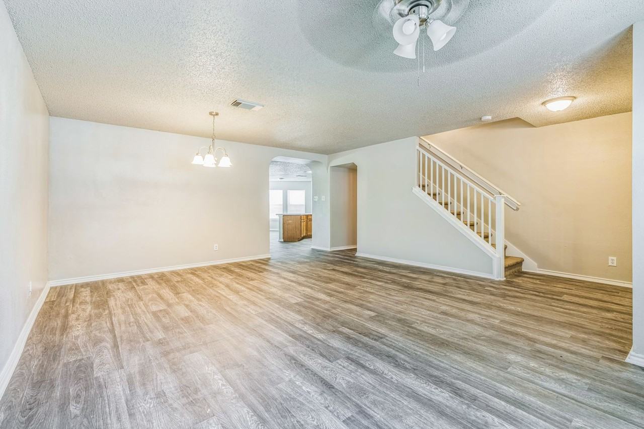 7427 Legend Point Dr - Photo 3 of 22