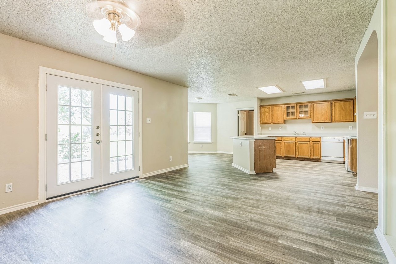 7427 Legend Point Dr - Photo 6 of 22