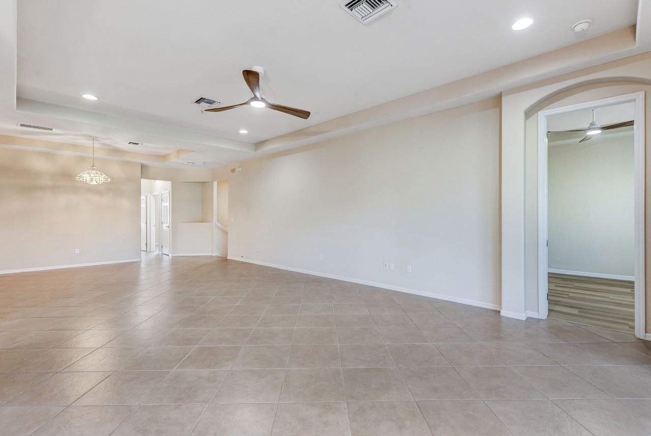 12866 Carrington Cir - Photo 4 of 30