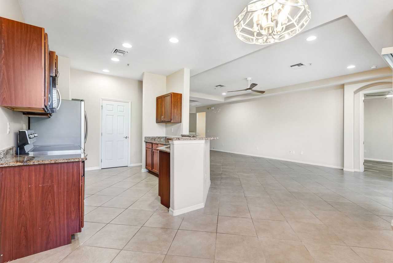 12866 Carrington Cir - Photo 7 of 30
