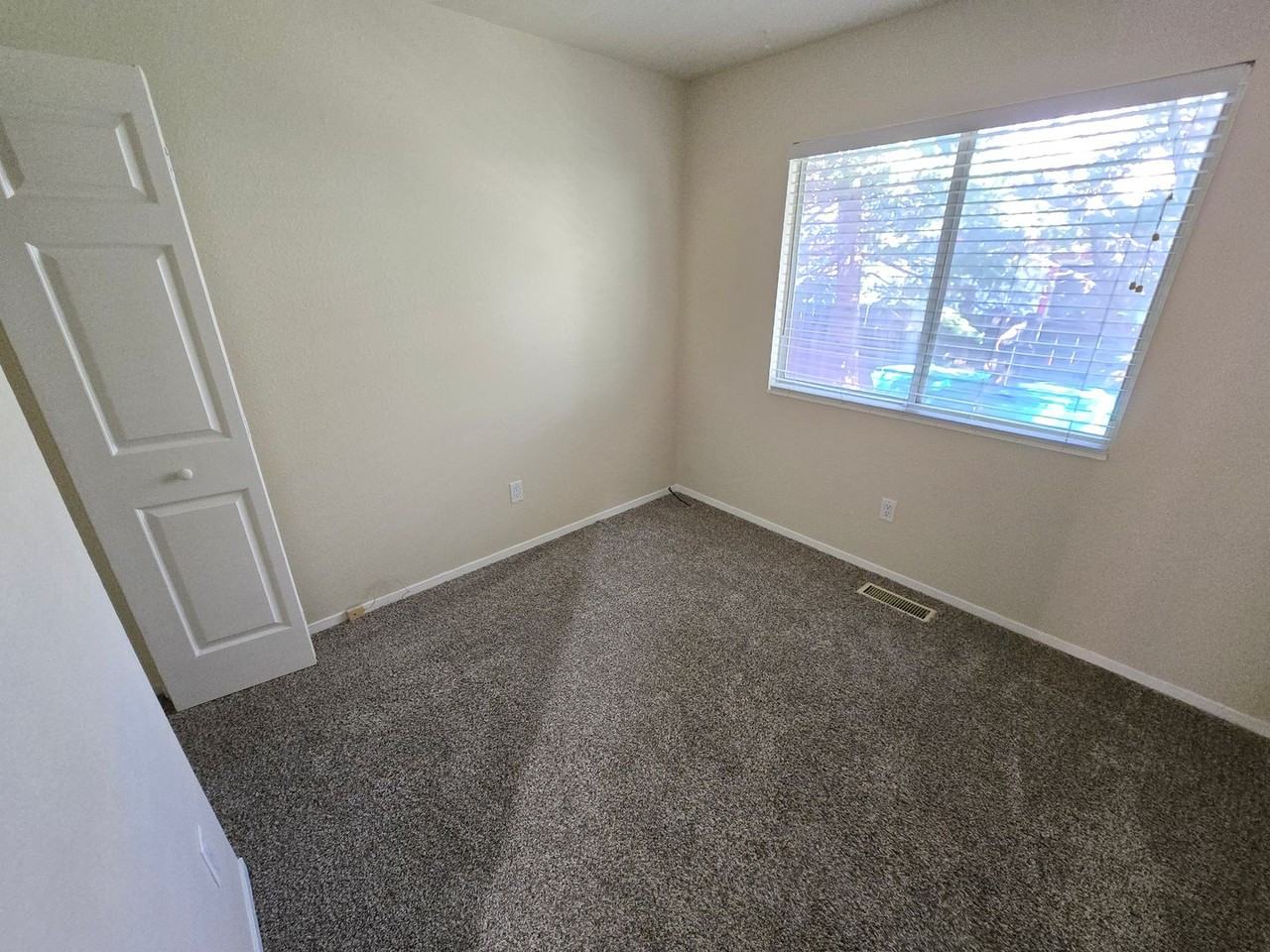 5042 Canyon Run Dr - Photo 5 of 12