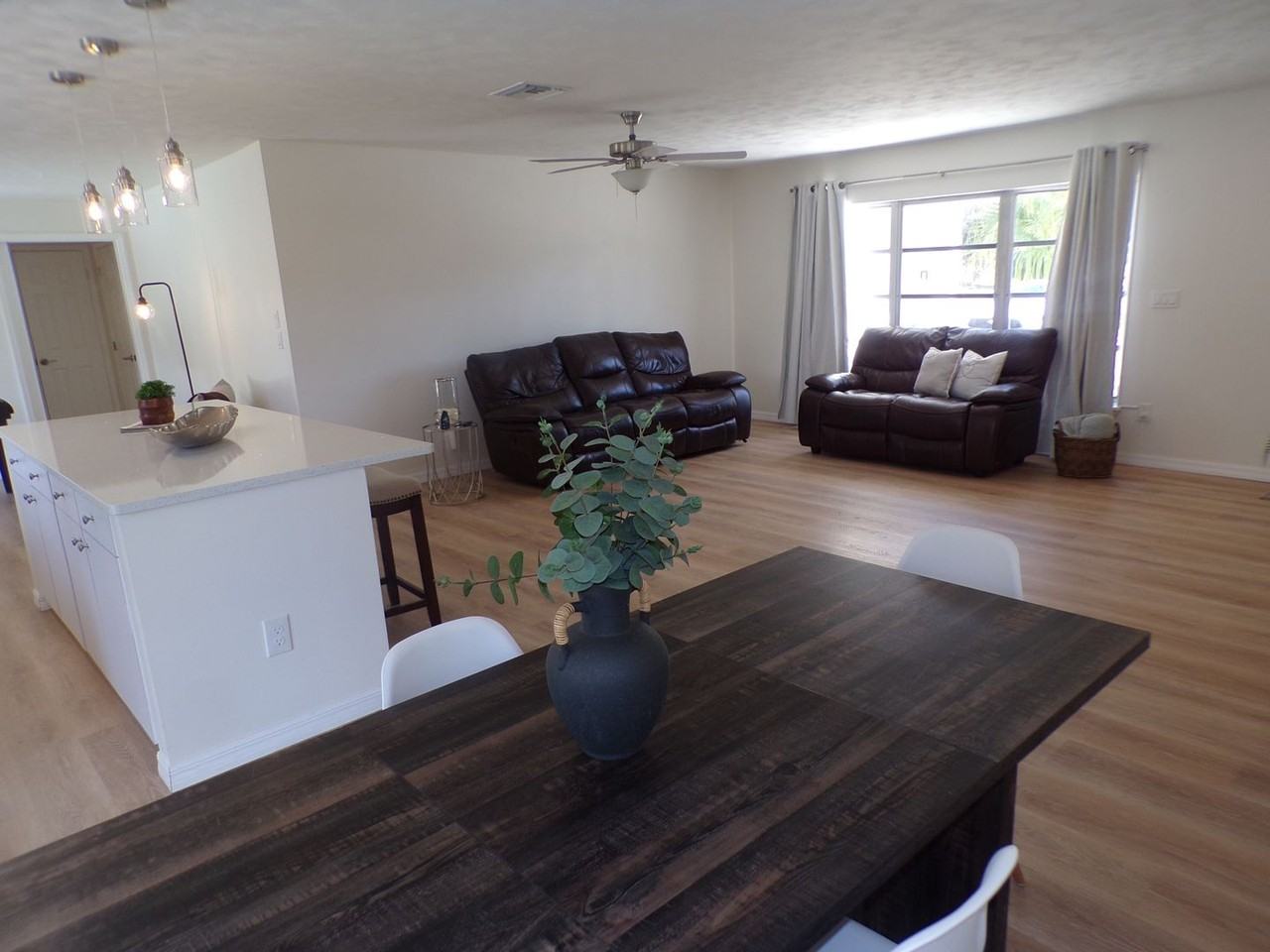 1148 Salina Ave - Photo 5 of 29