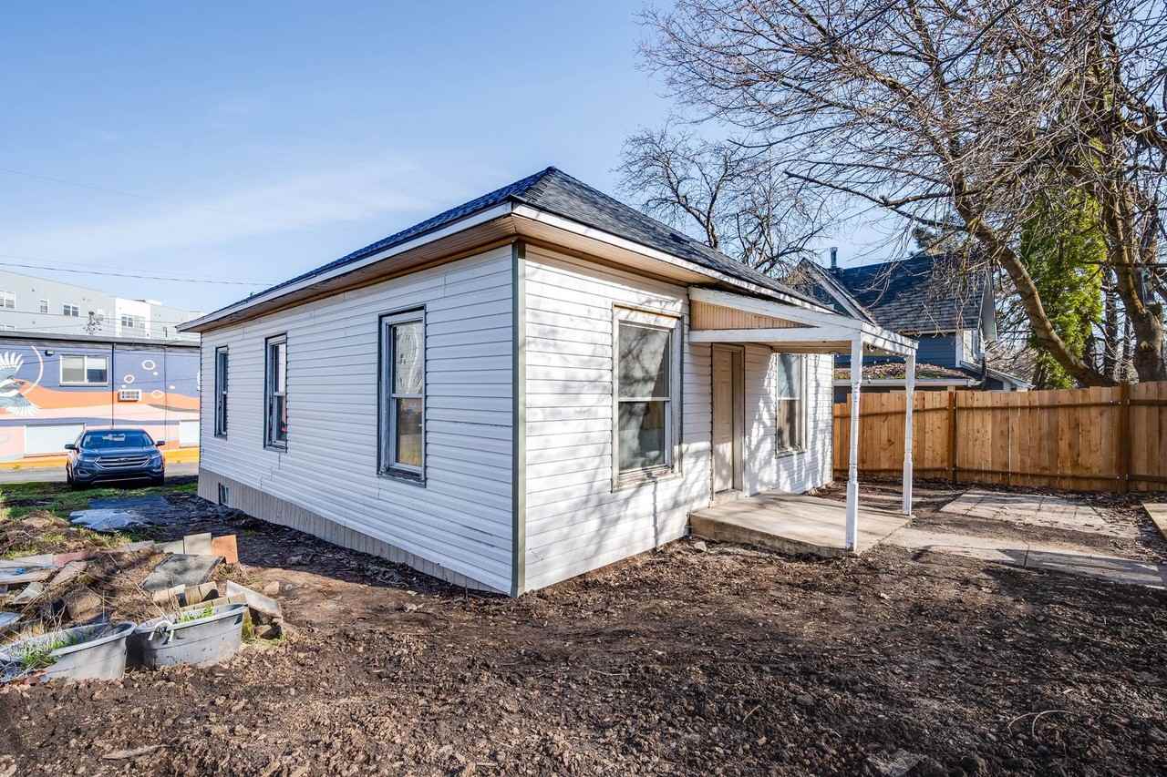 225 Se Spring St - Photo 2 of 12