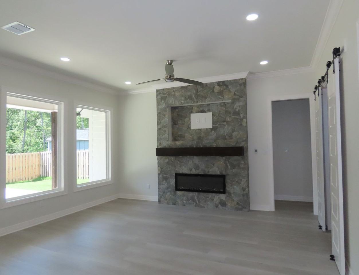 2102 Gavin Dr - Photo 3 of 26