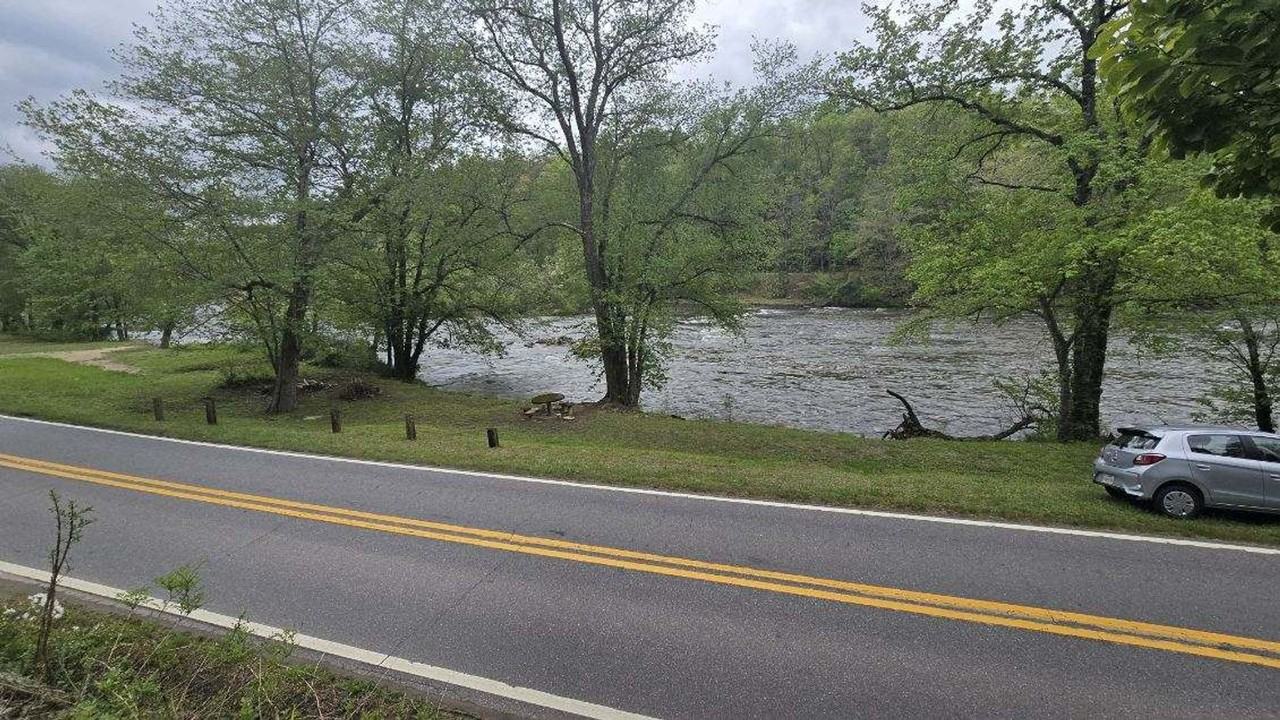 1579 N River Rd - Photo 2 of 10