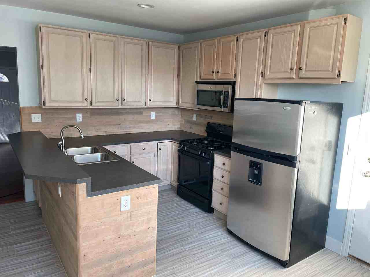 1008 Butterworth St Sw - Photo 2 of 20