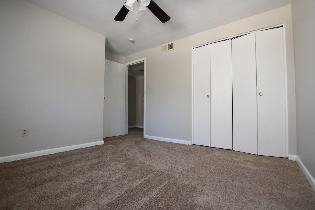 LAUREL GARDENS -- 189 - Photo 3 of 6