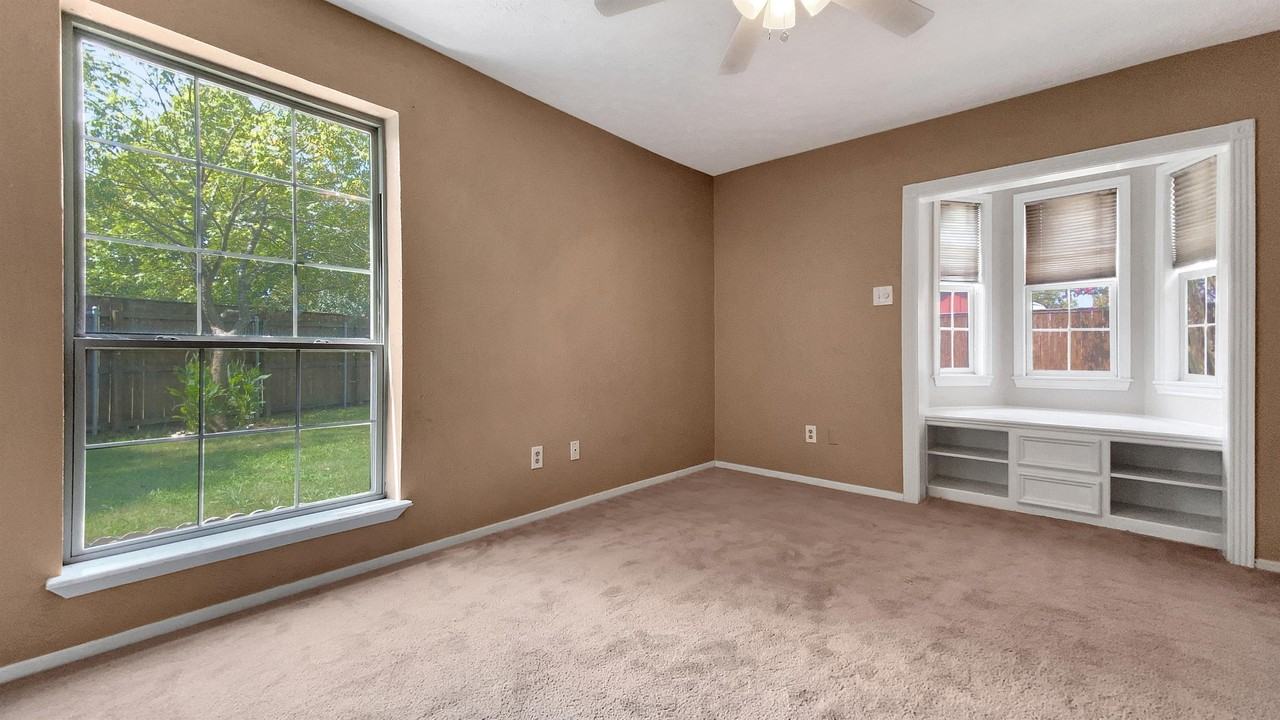 San Saba Court 605 - Photo 5 of 9