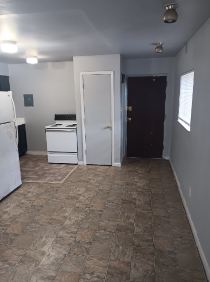 604 West Grand Avenue - Photo 3 of 50